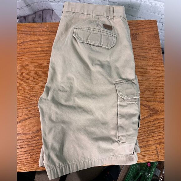 Levi Dockers Cargo Shorts. Size 36 - Picture 1 of 4